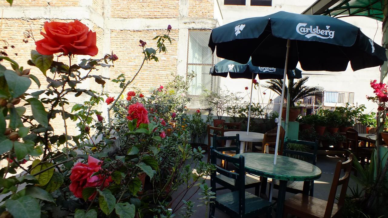 Hotel Dolphin Katmandou Extérieur photo