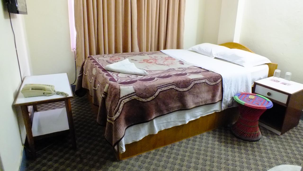 Hotel Dolphin Katmandou Extérieur photo