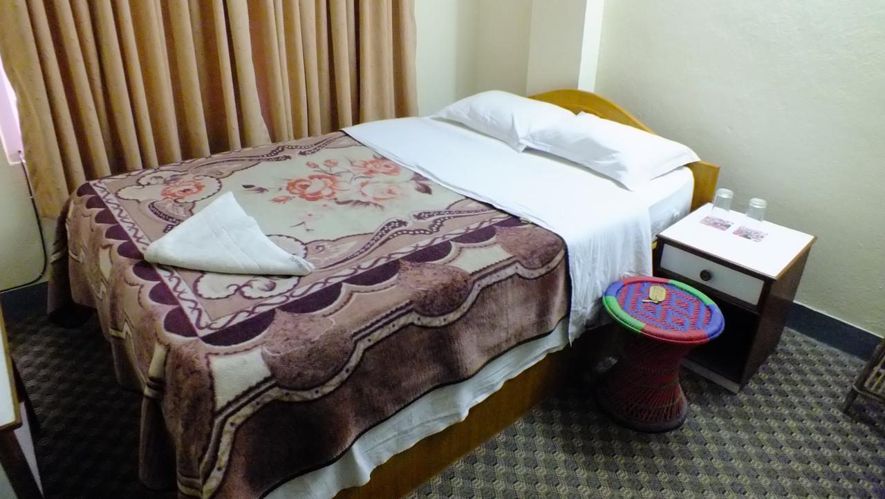 Hotel Dolphin Katmandou Extérieur photo