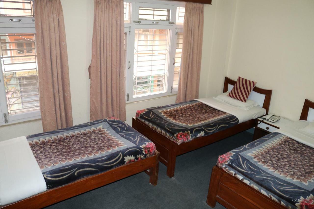 Hotel Dolphin Katmandou Extérieur photo