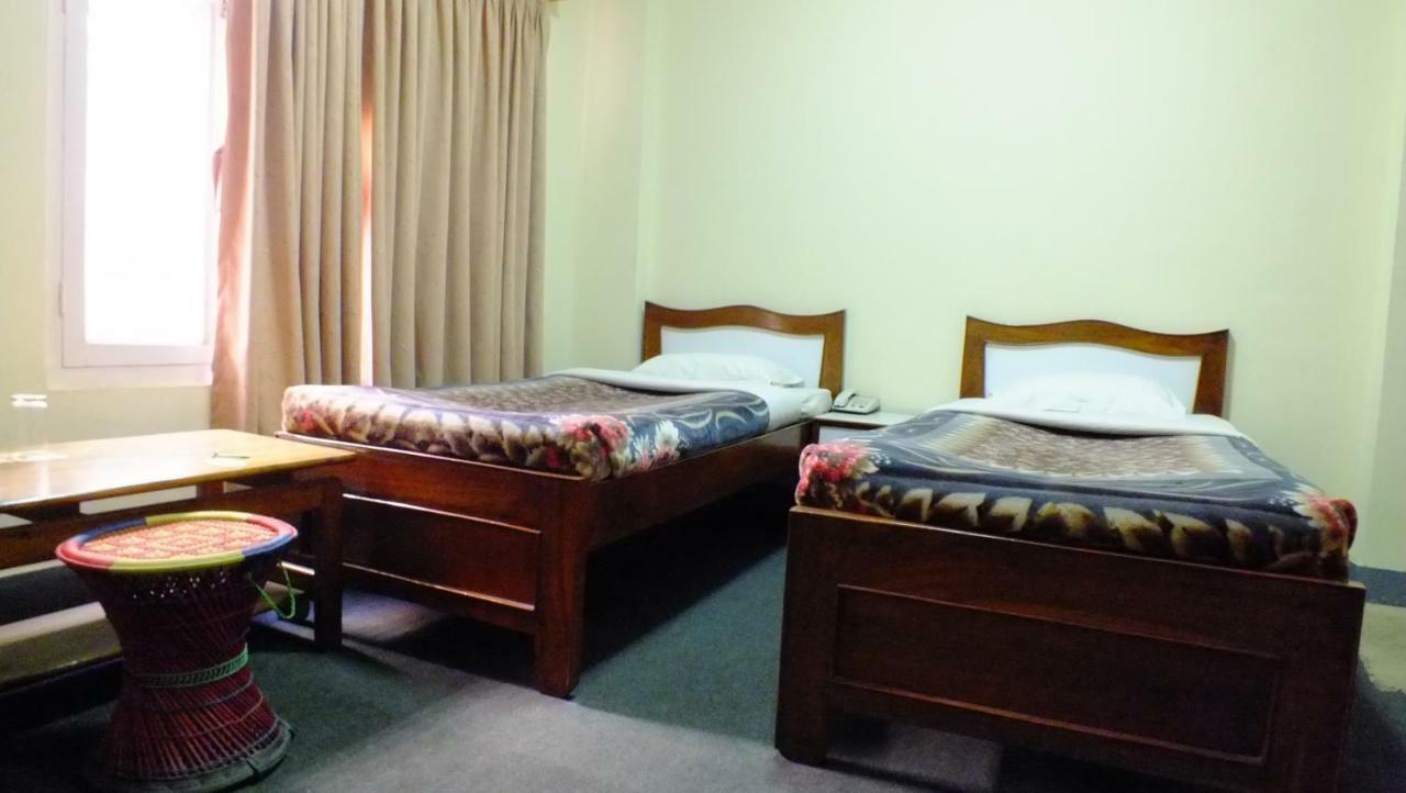 Hotel Dolphin Katmandou Extérieur photo