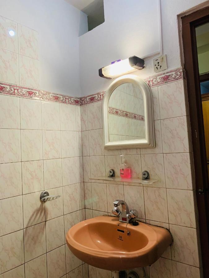 Hotel Dolphin Katmandou Extérieur photo